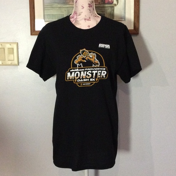 Gildan Other - Gildan Black T-Shirt